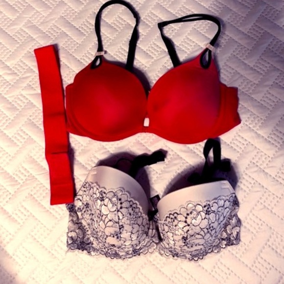 Victoria's Secret Other - Lot of 2 Victoria Secret Bras - Wire Poking